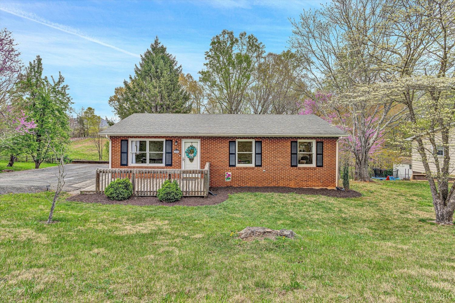 2080 Shady Run Road Vinton, VA 24179 - Photo 1 of 30 Gallery Image 1