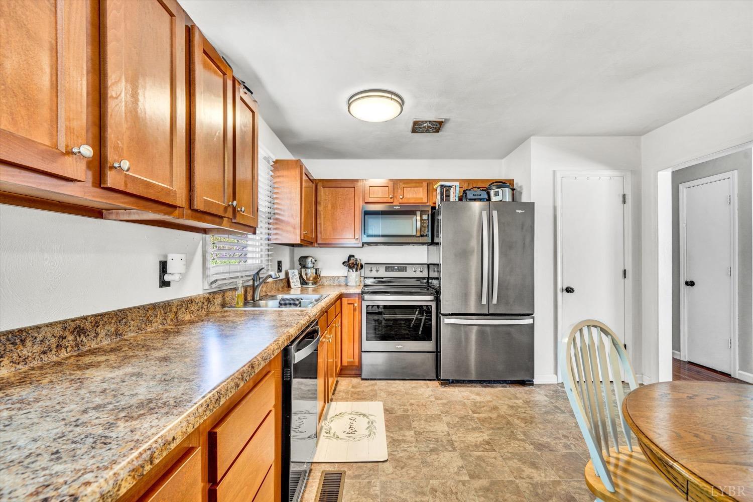 2080 Shady Run Road Vinton, VA 24179 - Photo 3 of 30 Gallery Image 3