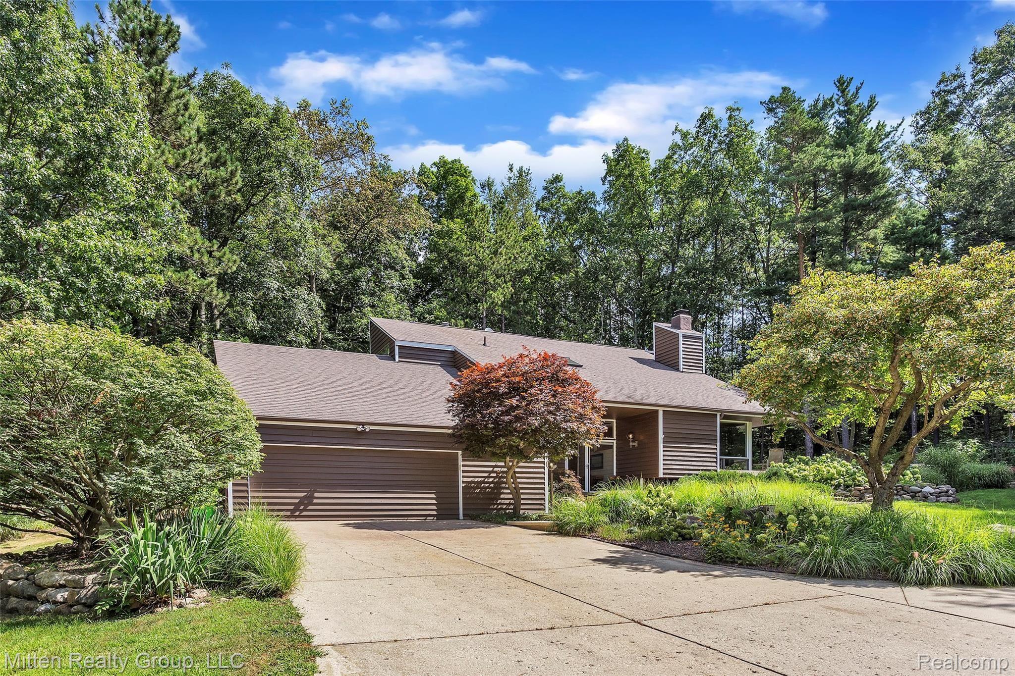 11290 Windy Ridge Drive Fenton, MI 48430 - Photo 2 of 57 11290-windy-ridge-trl-fenton-mi-48430-windowstill-2.jpg