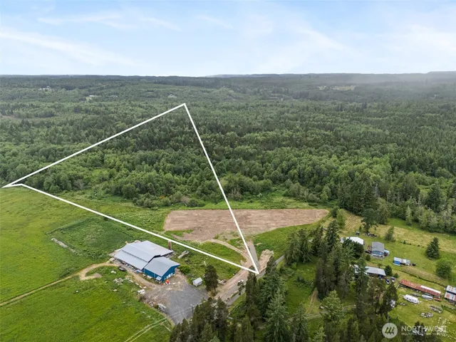 a view of a tennis court