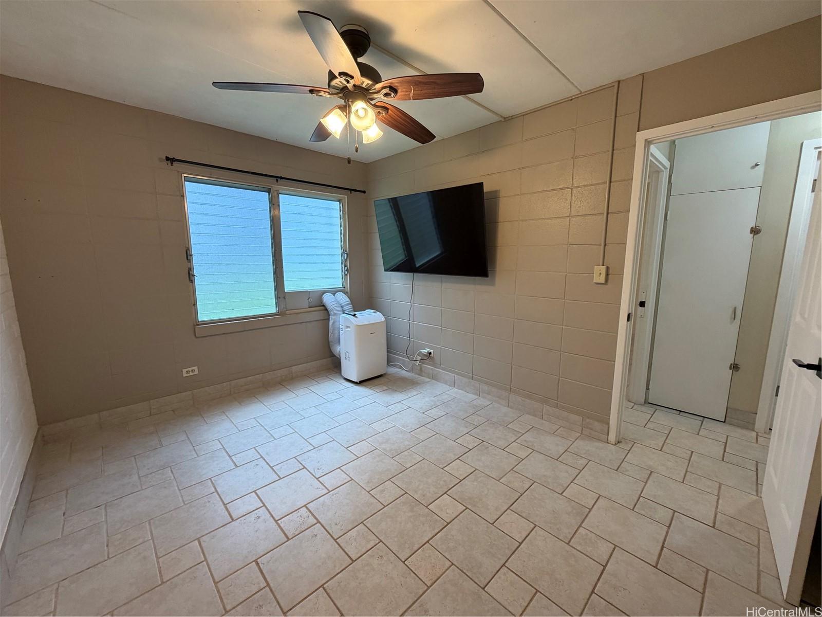 45-535 Luluku Road, Unit G1 Kaneohe, HI 96744 - Photo 10 of 15 a view of a livingroom with an empty space and a window