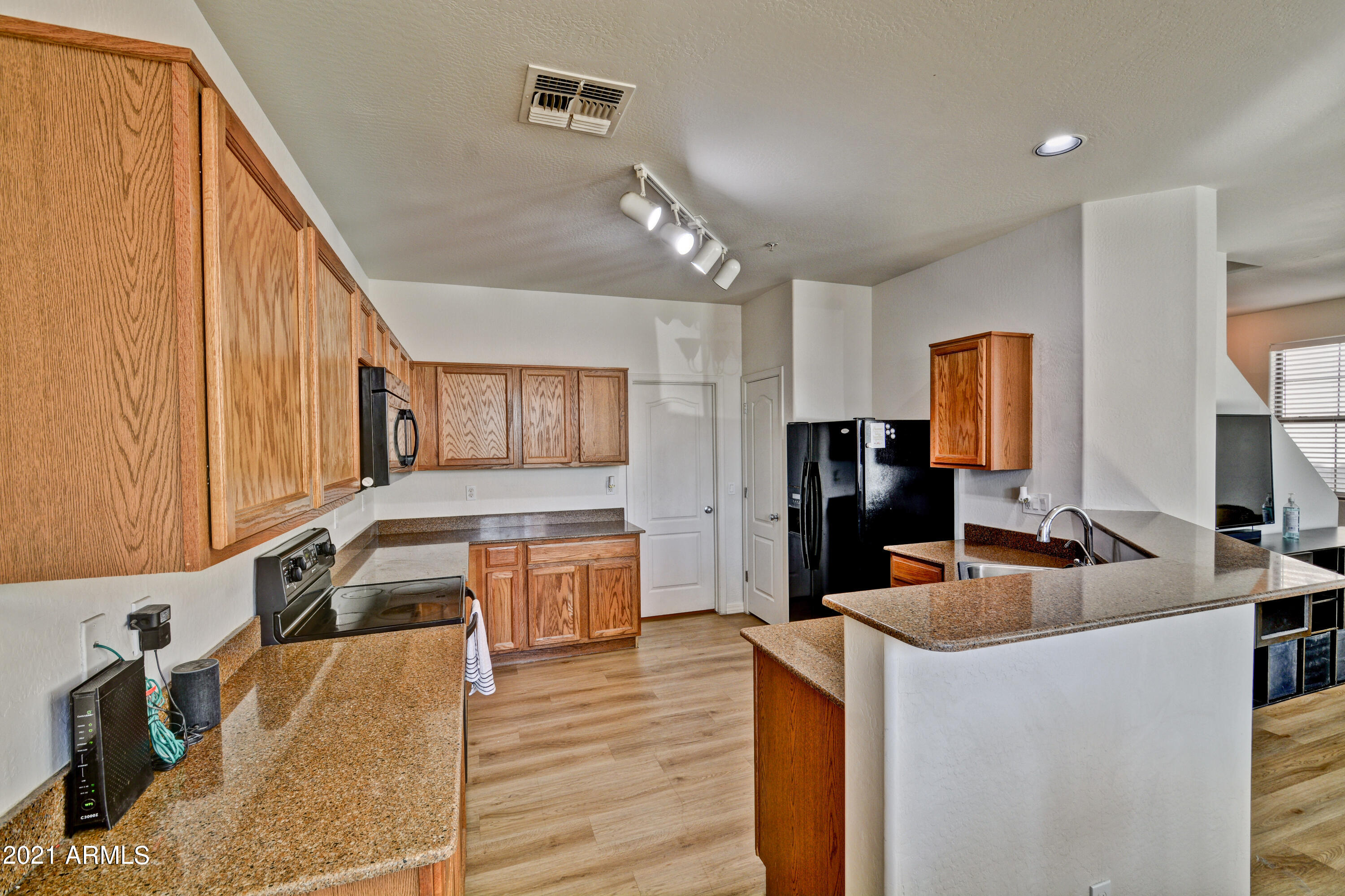 8169 West Groom Creek Road Phoenix, AZ 85043 - Photo 21 of 35 Kitchen