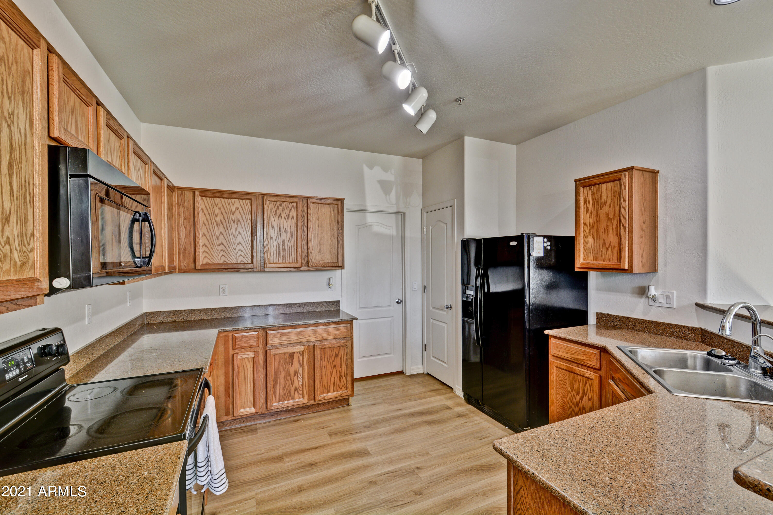 8169 West Groom Creek Road Phoenix, AZ 85043 - Photo 22 of 35 Kitchen
