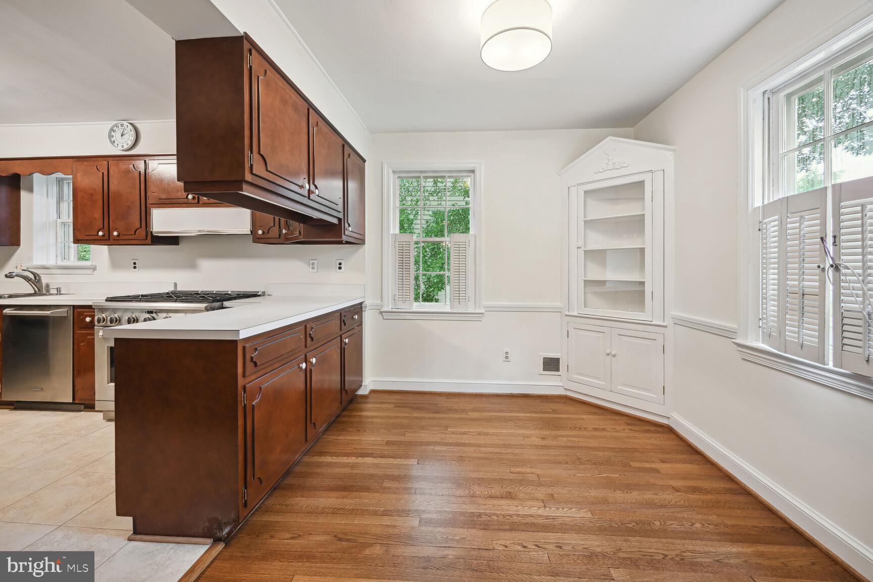 4900 33rd Road North Arlington, VA 22207 - Photo 14 of 45 Kitchen eat-in space