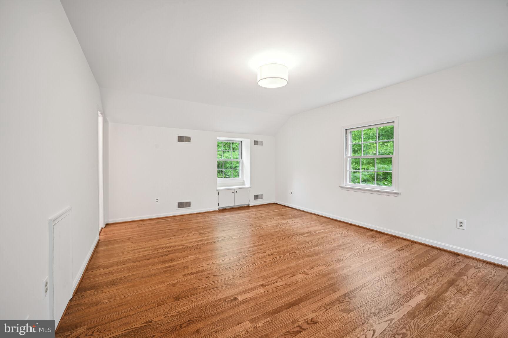4900 33rd Road North Arlington, VA 22207 - Photo 30 of 45 Upstairs primary bedroom