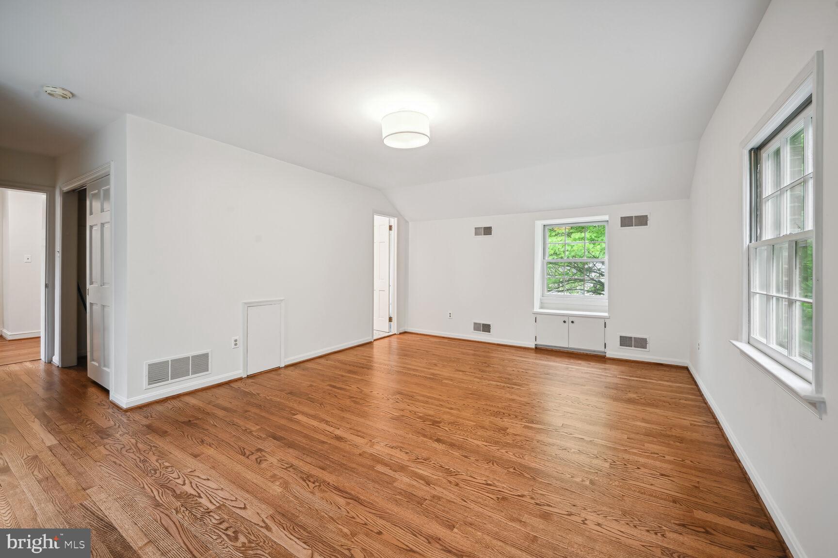 4900 33rd Road North Arlington, VA 22207 - Photo 32 of 45 Upstairs primary bedroom
