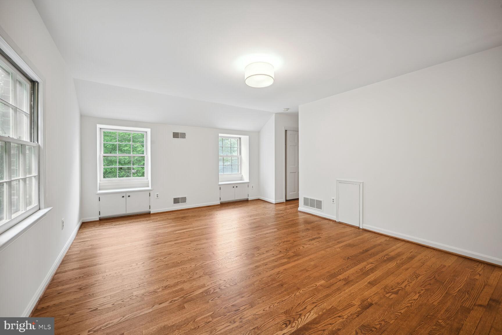 4900 33rd Road North Arlington, VA 22207 - Photo 33 of 45 Upstairs primary bedroom