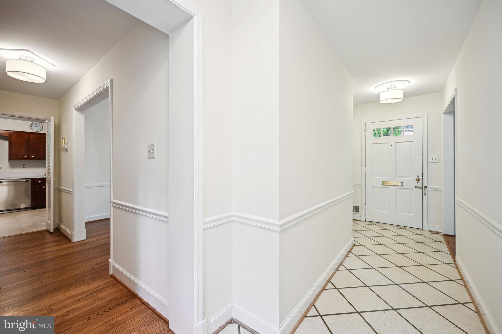 4900 33rd Road North Arlington, VA 22207 - Photo 4 of 45 entryway