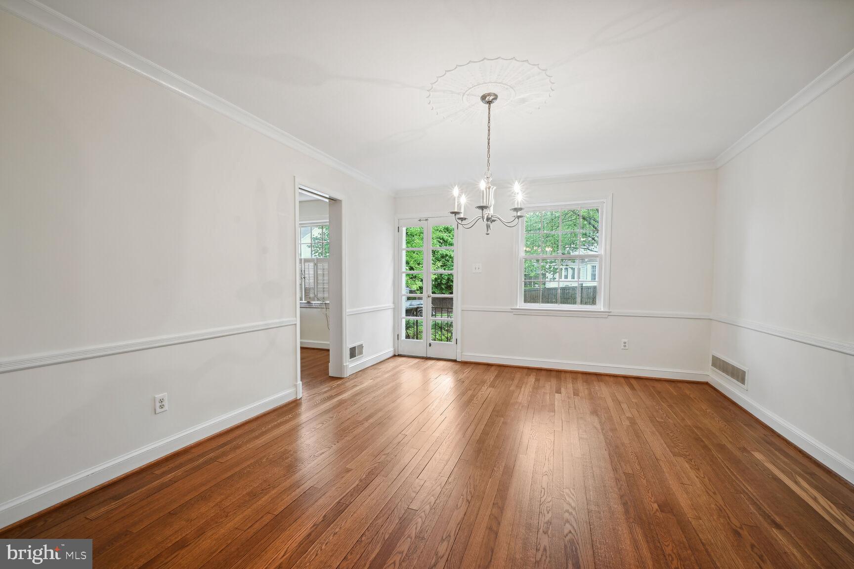 4900 33rd Road North Arlington, VA 22207 - Photo 8 of 45 Dining room
