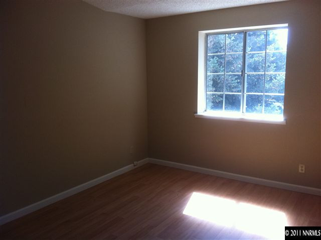 6199 Walnut Creek Road Reno, NV 89523 - Photo 5 of 6 an empty room with a window