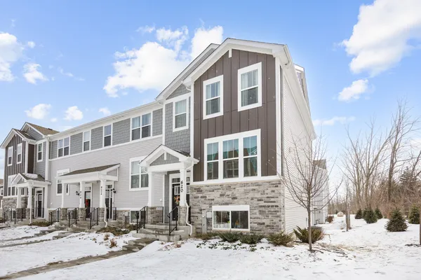 $2,995 | 620 Wolverine Drive, Aurora, IL 60502