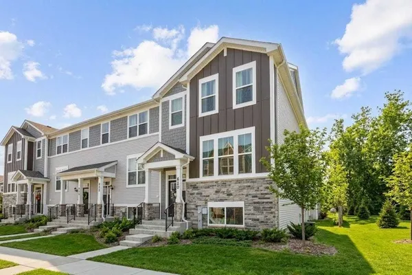 $2,995 | 620 Wolverine Drive, Aurora, IL 60502