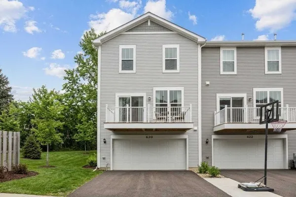 $2,995 | 620 Wolverine Drive, Aurora, IL 60502