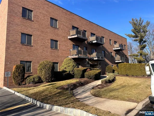 $1,800 | 279 Clark Street, Unit C3, Hackensack, NJ 07601