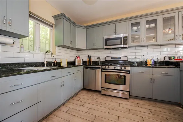 $899,900 | 3607 Irwin Avenue | Kingsbridge