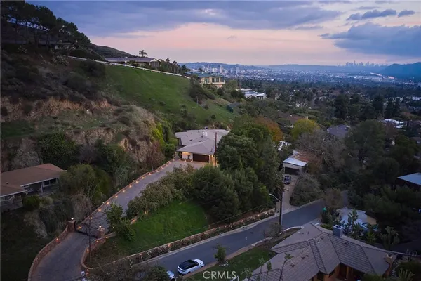 $2,749,000 | 1752 Thurber Place, Burbank, CA 91501