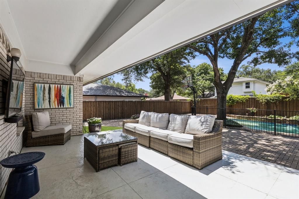 6222 East University Boulevard Dallas, TX 75214 - Photo 21 of 25 a view of a couches in the patio