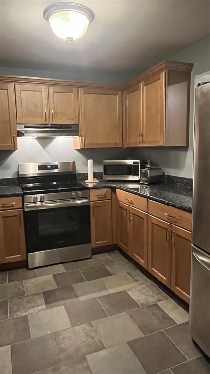 5 Hinman Street, Unit 4 Sturbridge, MA 01518 - Photo 11 of 26