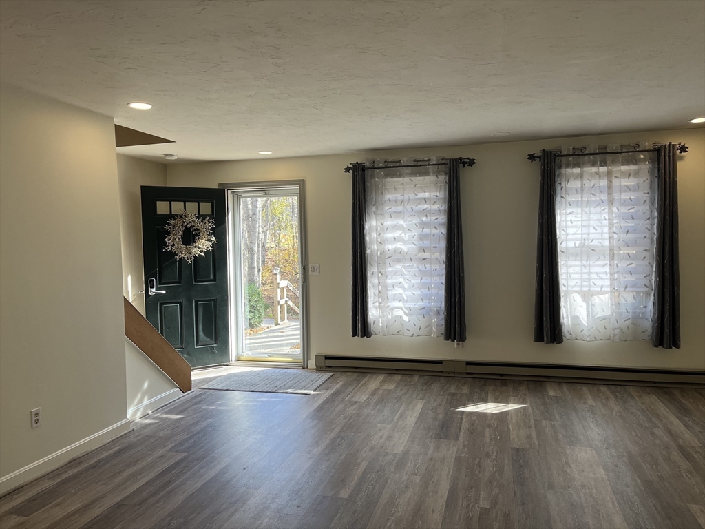 5 Hinman Street, Unit 4 Sturbridge, MA 01518 - Photo 4 of 26