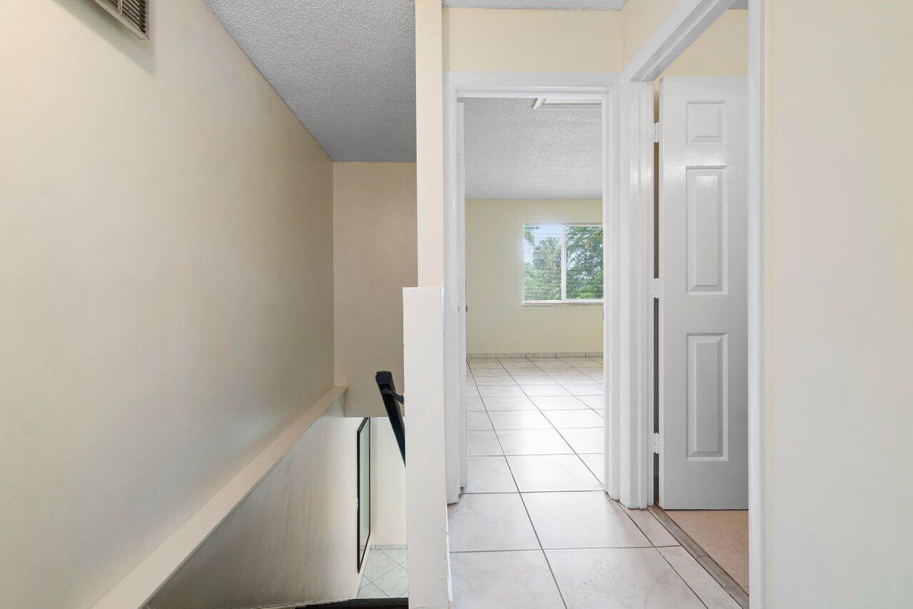 4092 Kirk Road Lake Worth, FL 33461 - Photo 12 of 22 011-4092KirkRoad-LakeWorth-FL-33461-SMAL