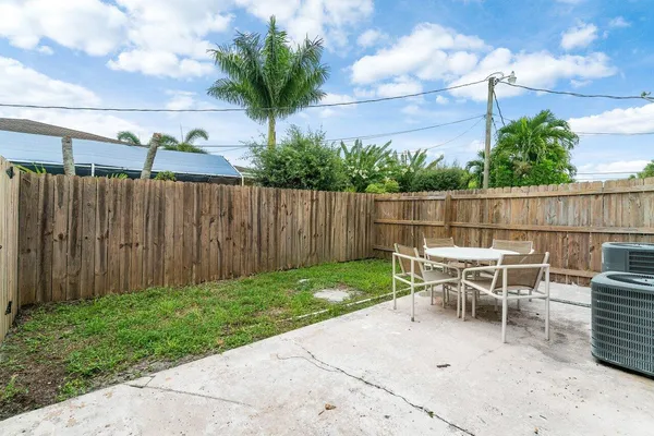 $2,200 | 4092 Kirk Road, Lake Worth, FL 33461