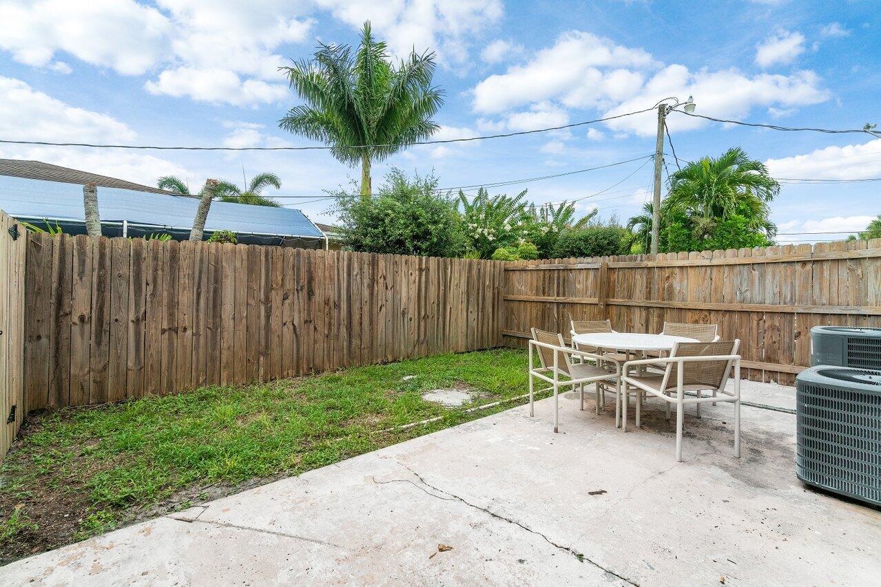 4092 Kirk Road Lake Worth, FL 33461 - Photo 20 of 22 019-4092KirkRoad-LakeWorth-FL-33461-SMAL