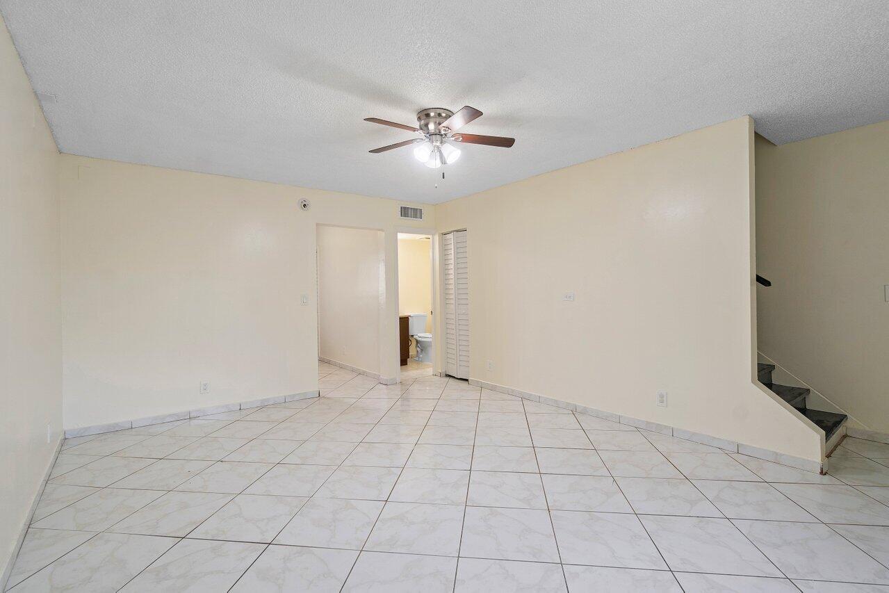 4092 Kirk Road Lake Worth, FL 33461 - Photo 4 of 22 003-4092KirkRoad-LakeWorth-FL-33461-SMAL