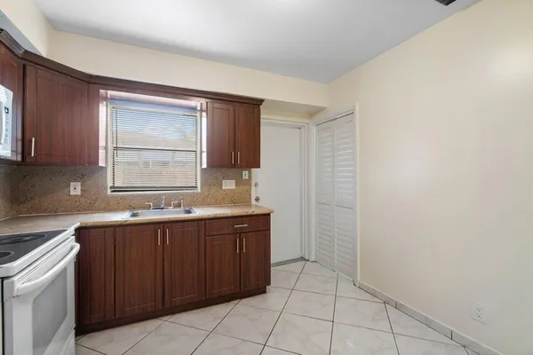 $2,200 | 4092 Kirk Road, Lake Worth, FL 33461