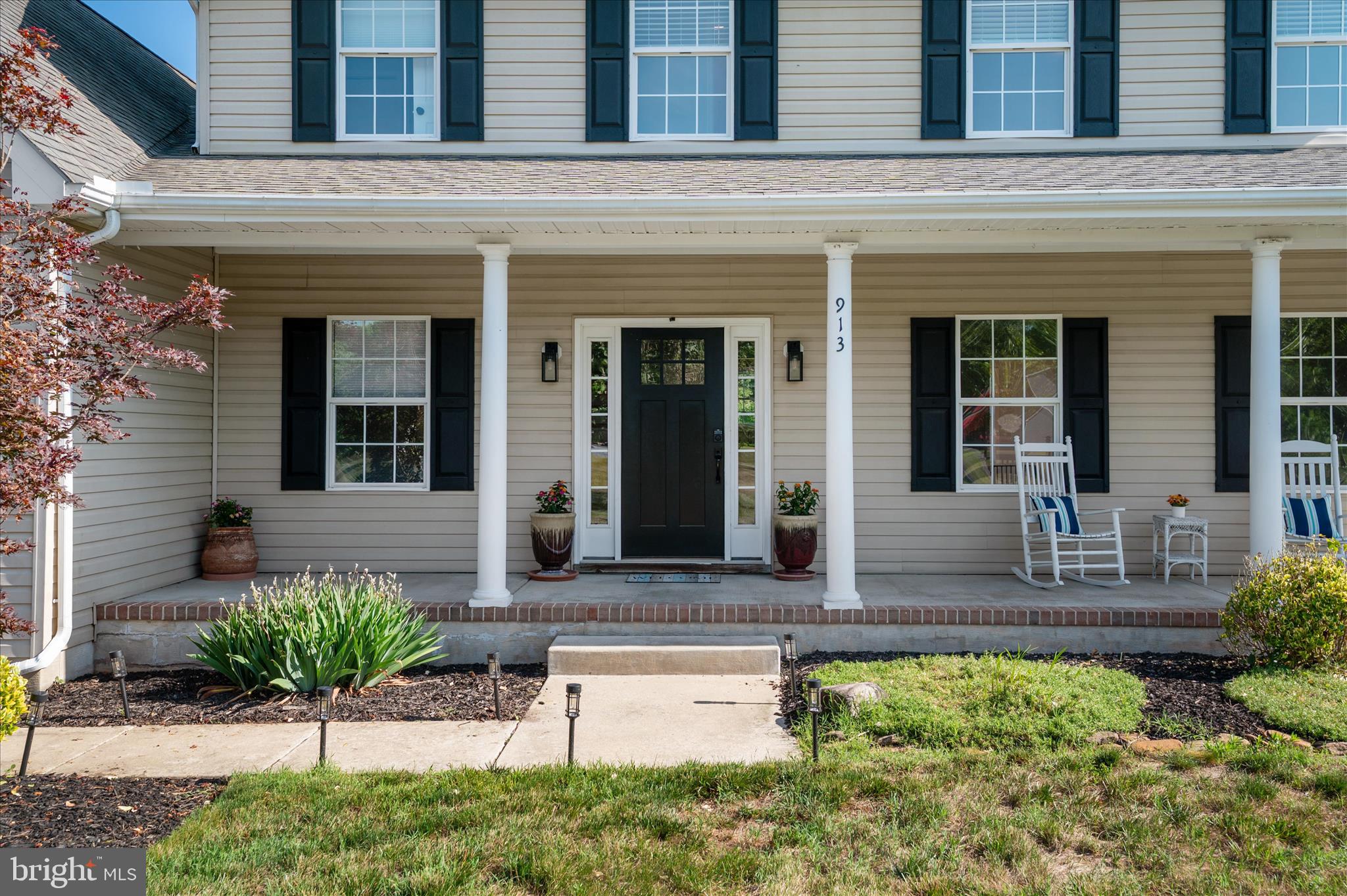 913 Clark Corner Road Centreville, MD 21617 - Photo 7 of 66 a front view of a house with garden