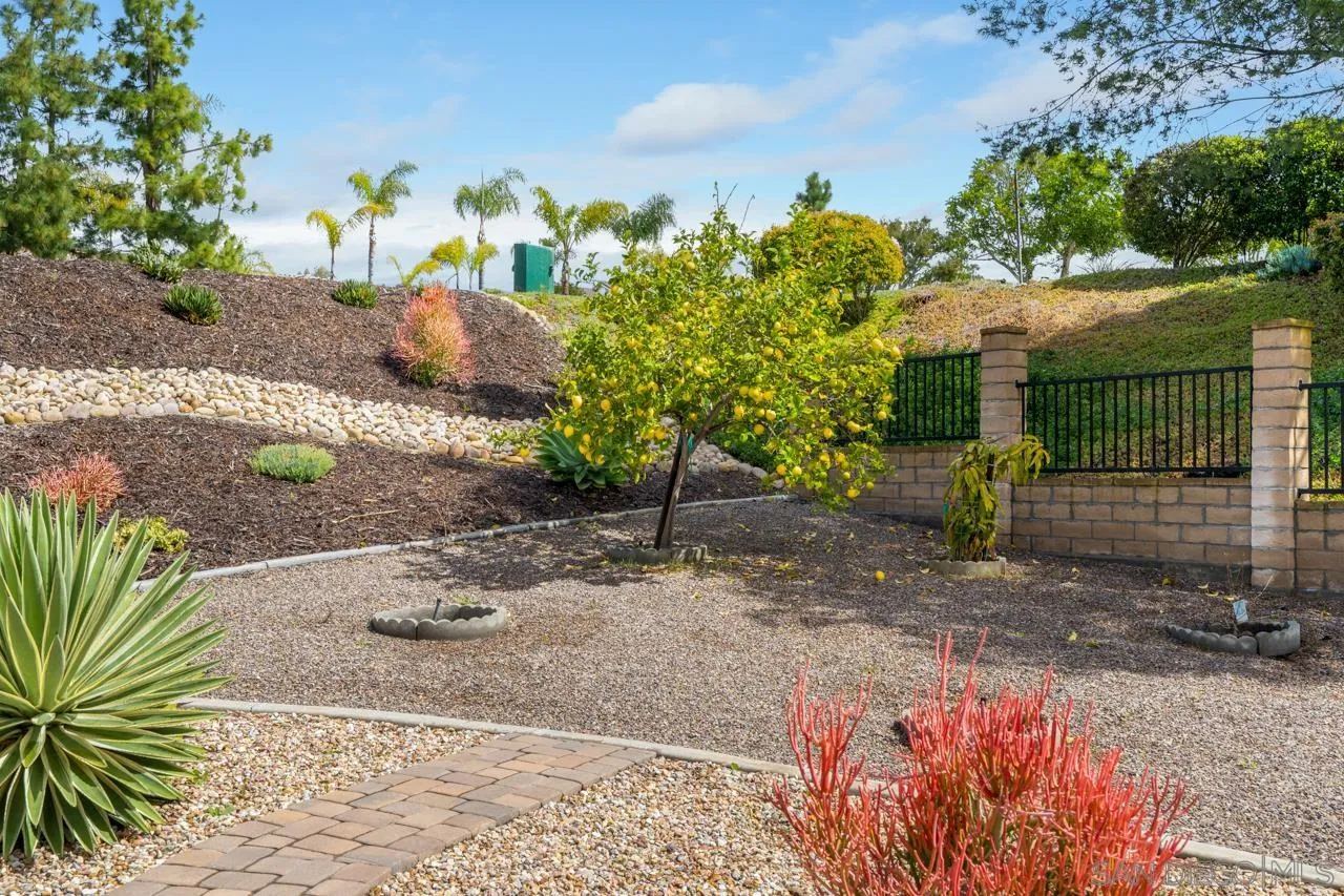 12245 Malabar Drive Poway, CA 92064 - Photo 7 of 43