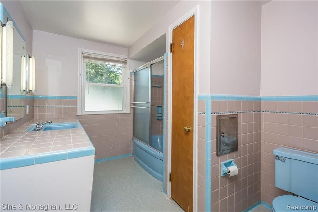 1766 Newcastle Road Grosse Pointe, MI 48236 - Photo 24 of 39
