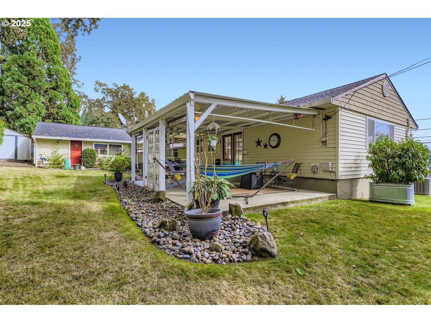 4711 Southeast Roethe Road Milwaukie, OR 97267 - Photo 27 of 30 a front view of a house with garden
