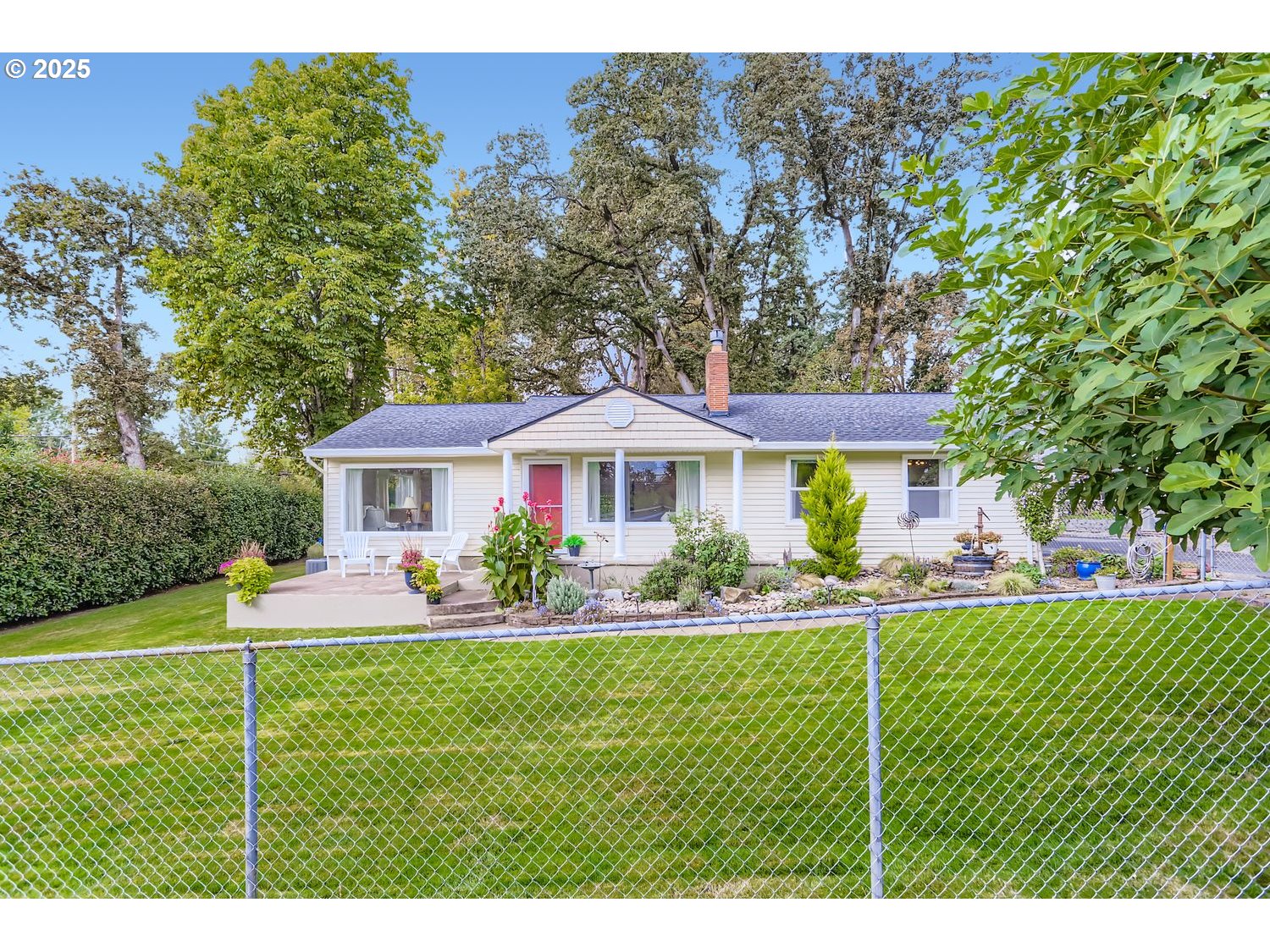 4711 Southeast Roethe Road Milwaukie, OR 97267 - Photo 3 of 30 a front view of a house with a yard