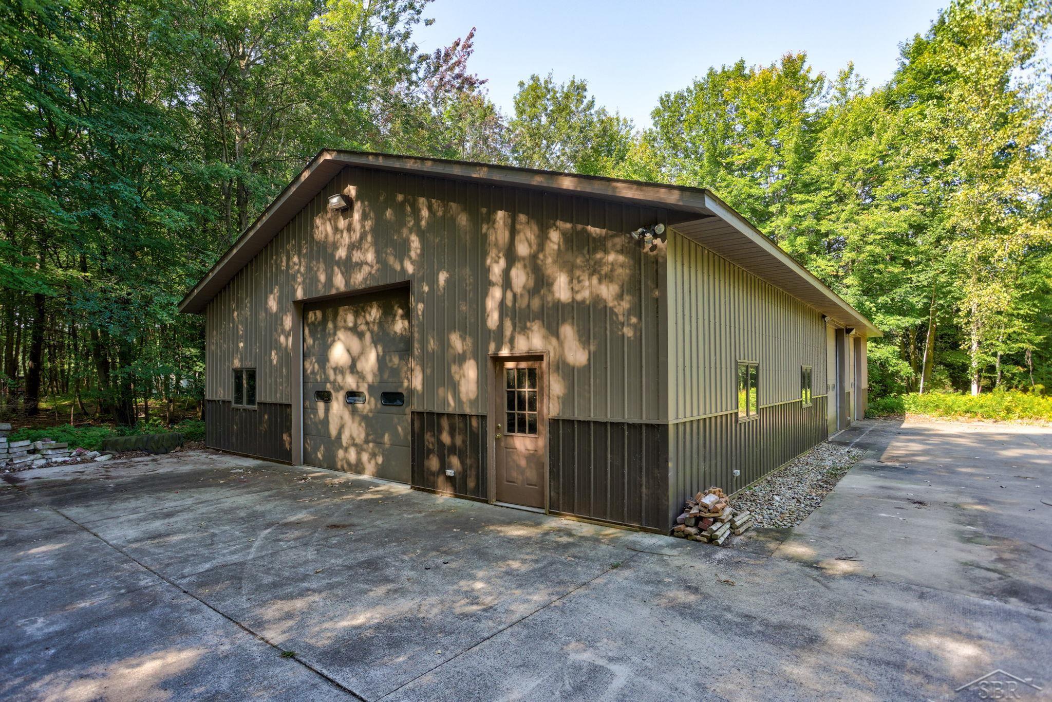 1555 South Graham Road Saginaw, MI 48609 - Photo 82 of 99 50150457-207d92fe-4923-4677-b599-1ac24ba47550.JPG