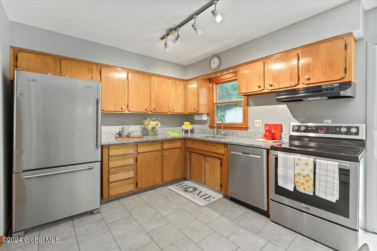 16 Kitty Lane Rensselaer, NY 12144 - Photo 9 of 28 26-MW2_1087