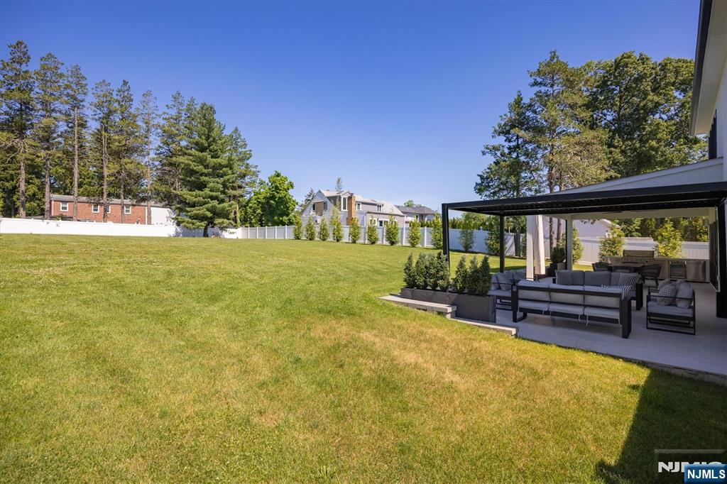191 Nimitz Road Paramus, NJ 07652 - Photo 46 of 49