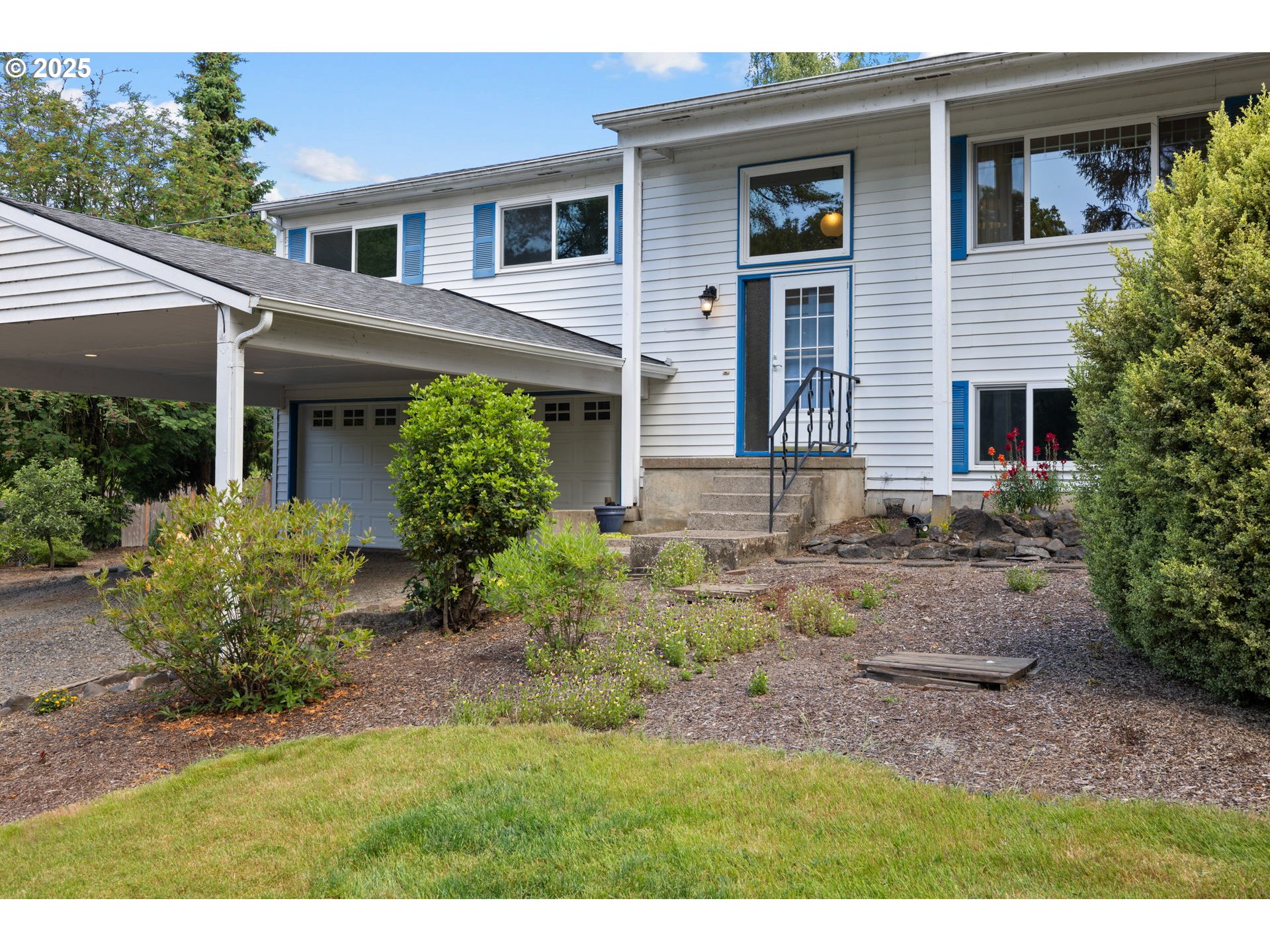 44505 Southwest Knight Road Gaston, OR 97119 - Photo 3 of 46 a front view of a house with garden