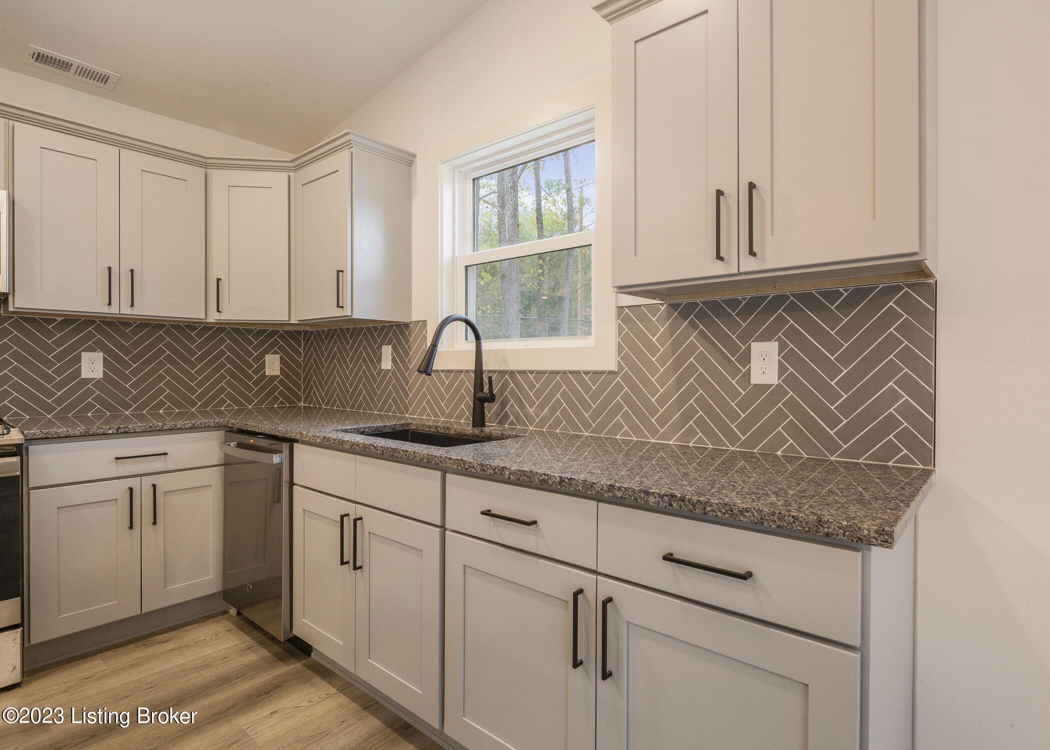 515 South Park Road Fairdale, KY 40118 - Photo 21 of 58 36