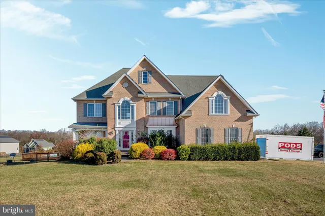 a view of a house with a yard and garage