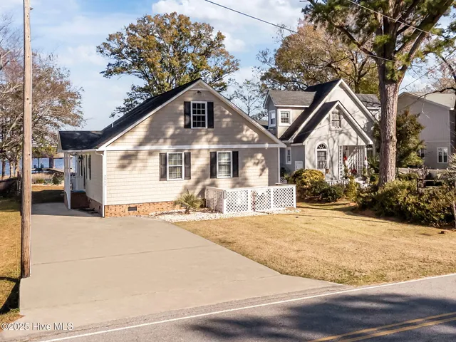 $659,000 | 2517 Waccamaw Shores Road, Lake Waccamaw, NC 28450