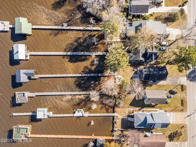 $659,000 | 2517 Waccamaw Shores Road, Lake Waccamaw, NC 28450