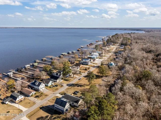 $659,000 | 2517 Waccamaw Shores Road, Lake Waccamaw, NC 28450