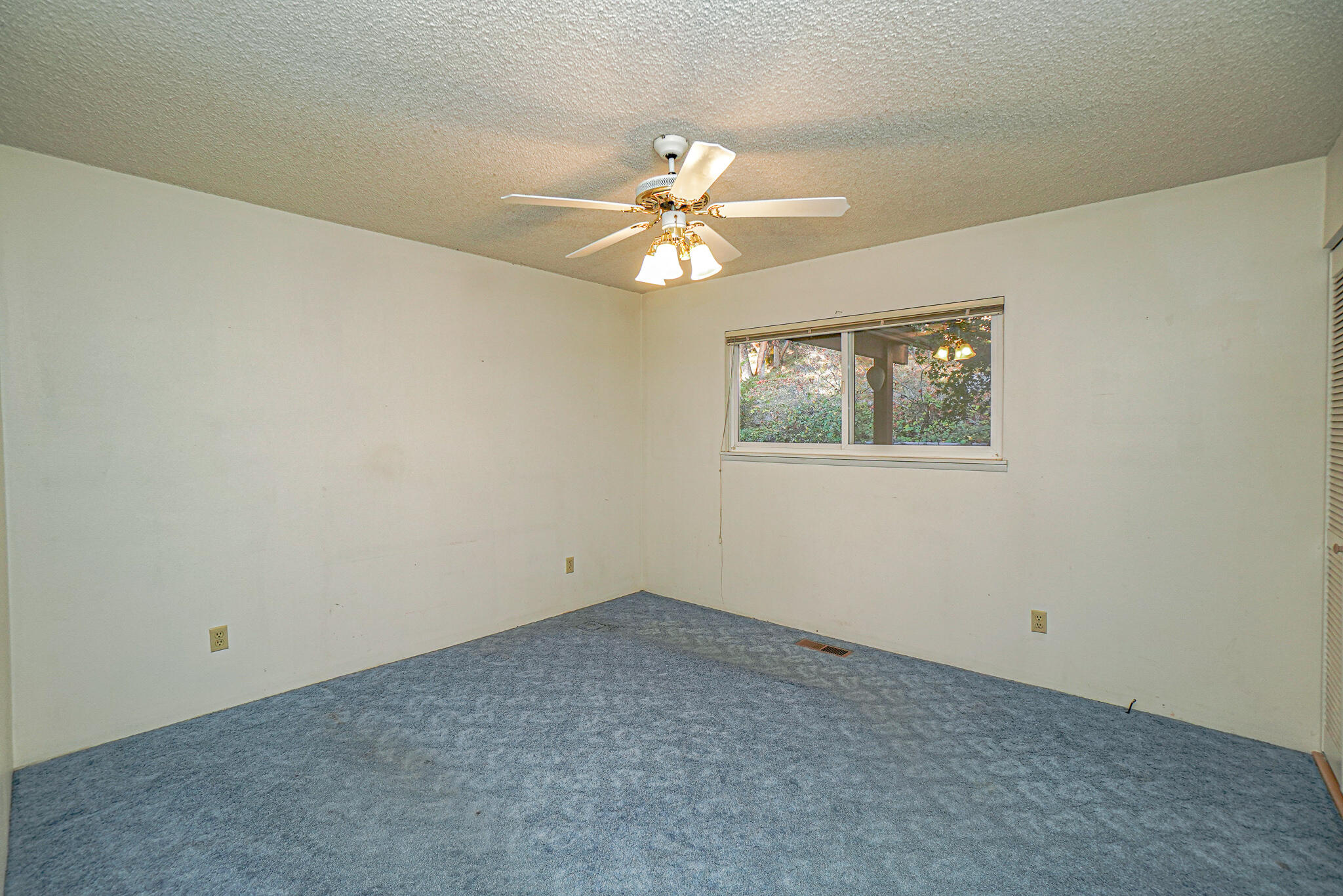 783 Trollview Road Grants Pass, OR 97527 - Photo 36 of 49 DSC09072
