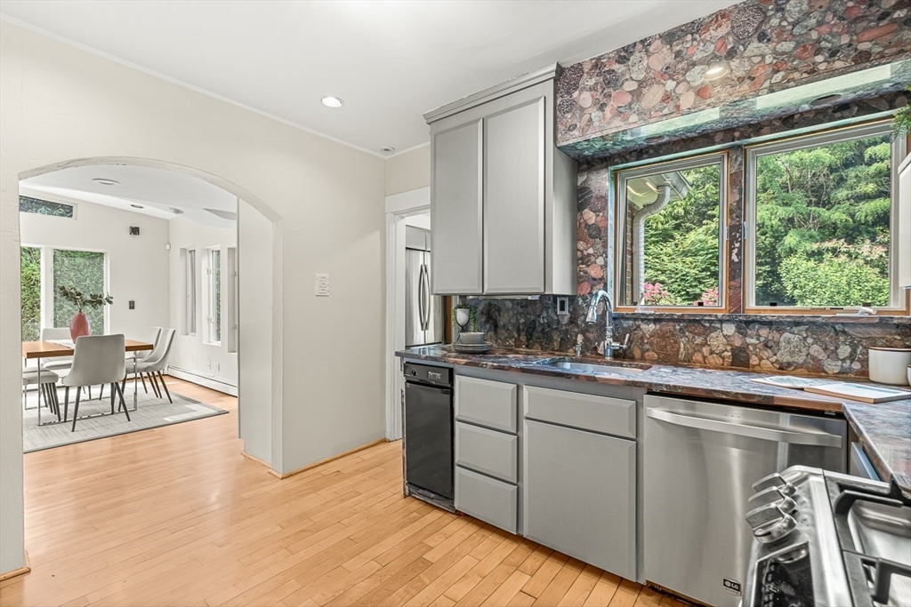 20 Mandalay Road Newton, MA 02459 - Photo 11 of 33