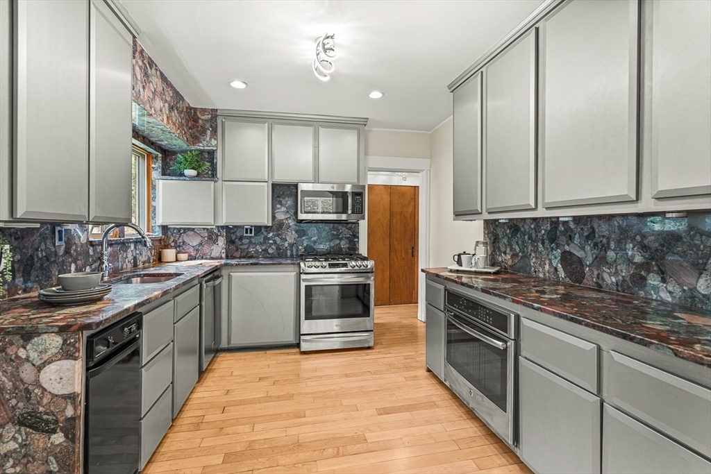 20 Mandalay Road Newton, MA 02459 - Photo 10 of 33