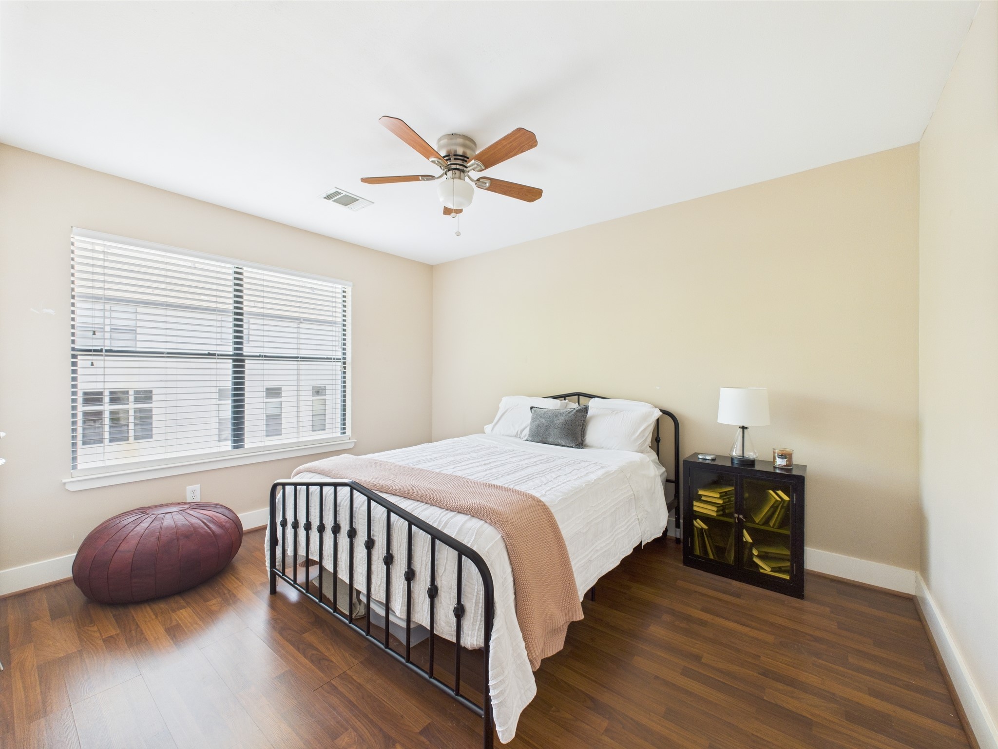 5810 Darling Street, Unit F Houston, TX 77007 - Photo 19 of 38 Secondary bedroom (3rd floor)