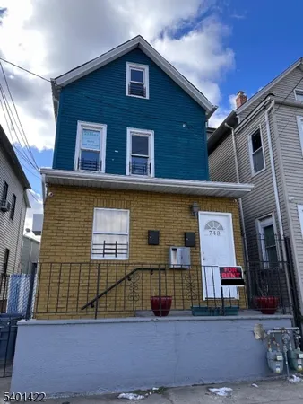 $2,200 | 748 Trumbull Street, Unit 2, Elizabeth, NJ 07201
