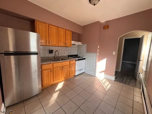 $2,200 | 748 Trumbull Street, Unit 2, Elizabeth, NJ 07201