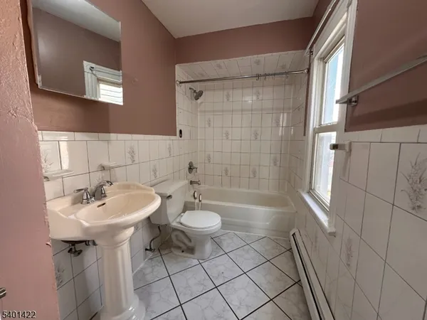 $2,200 | 748 Trumbull Street, Unit 2, Elizabeth, NJ 07201