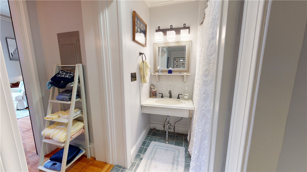 50 Old Beach Road, Unit 6 Newport, RI 02840 - Photo 12 of 20 Gallery Image 12